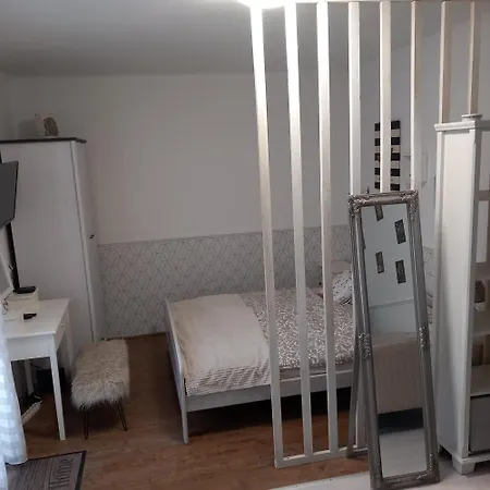 Apartment Deak *