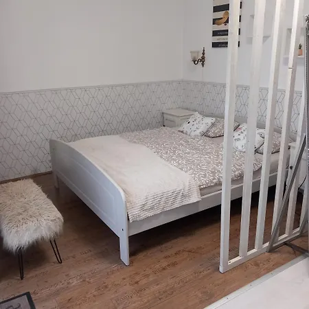Apartment Deak *
